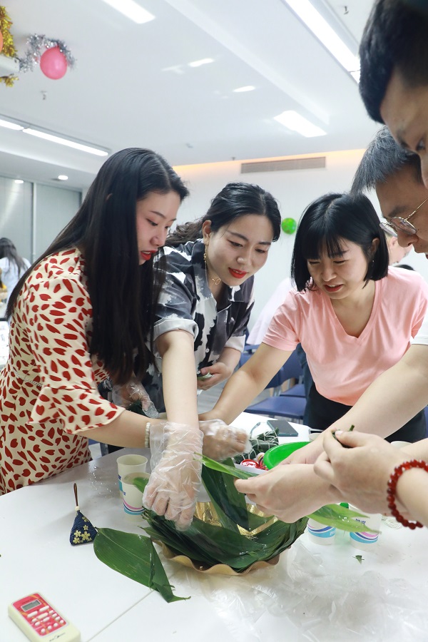 端午佳節(jié)，“歡樂放粽”